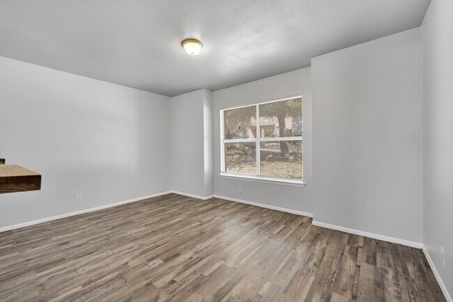 Building Photo - 7011 Autumn Park