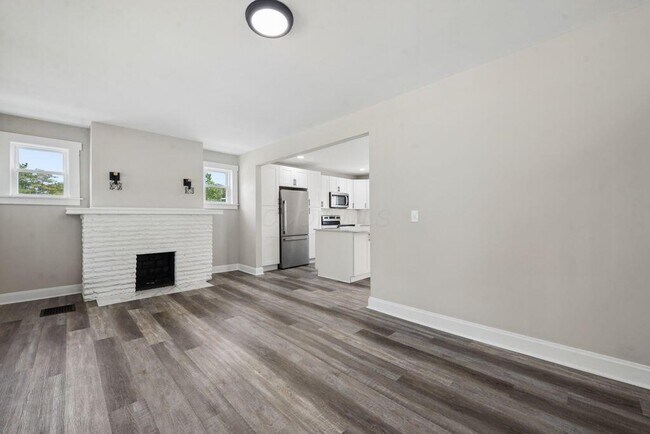 Building Photo - 529 E Morrill Ave
