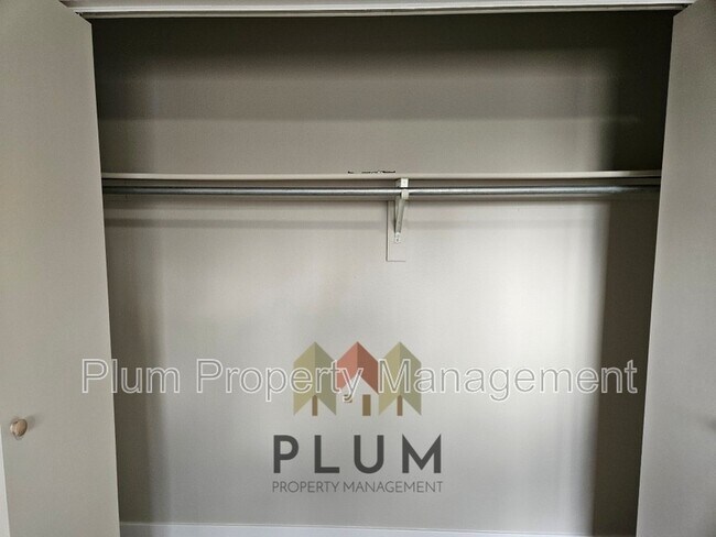 Building Photo - 809 Bulwer St