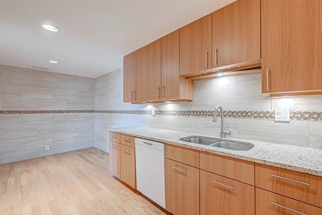 Building Photo - 2001 Holcombe Blvd