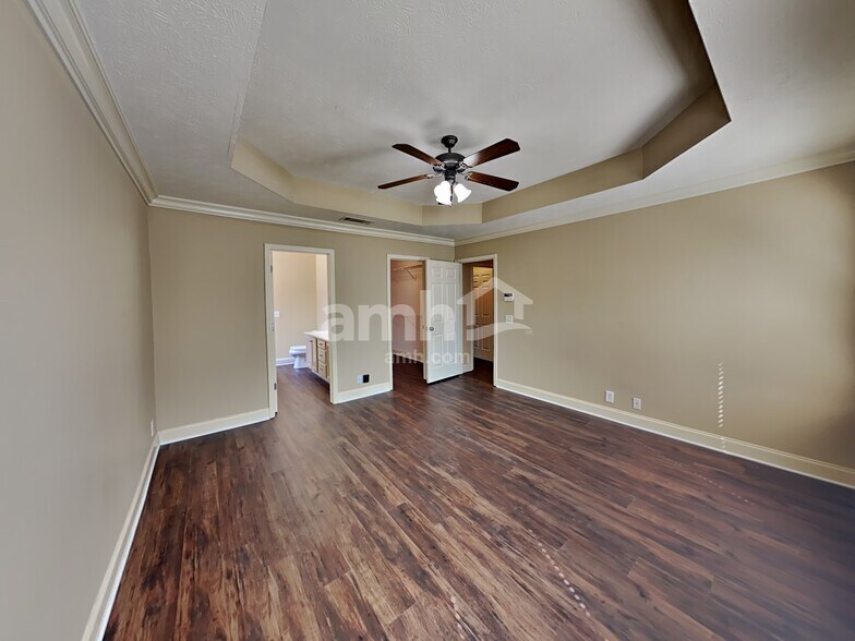 Building Photo - 347 Titans Cir