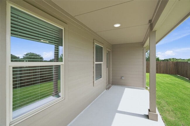 Building Photo - 312 Blanco Dr