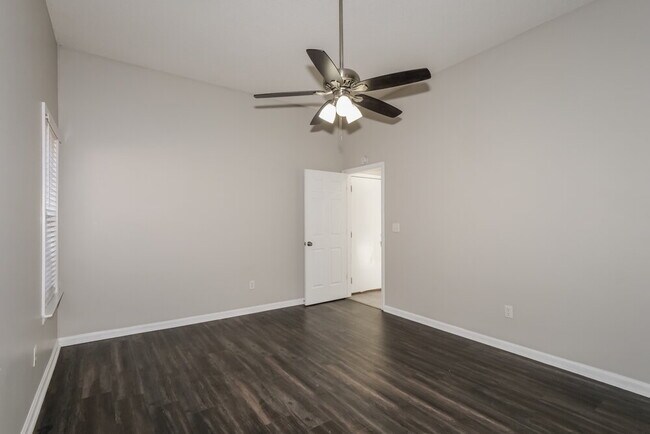 Building Photo - 6799 Showboat Ln