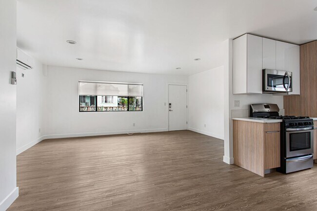 Building Photo - 1949 Park Grove Ave