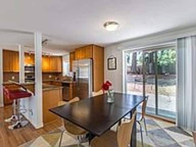 Building Photo - Tastefully Updated 3bd 1 bath home with la...