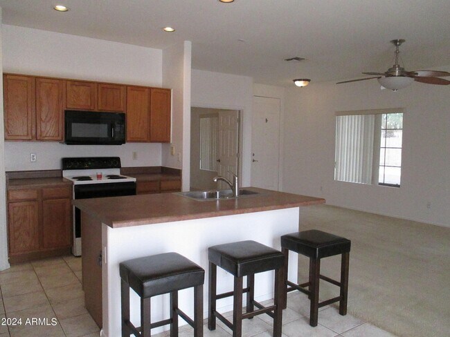 Building Photo - 2633 E Riviera Dr