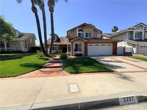 Building Photo - 2207 Autumn Ln