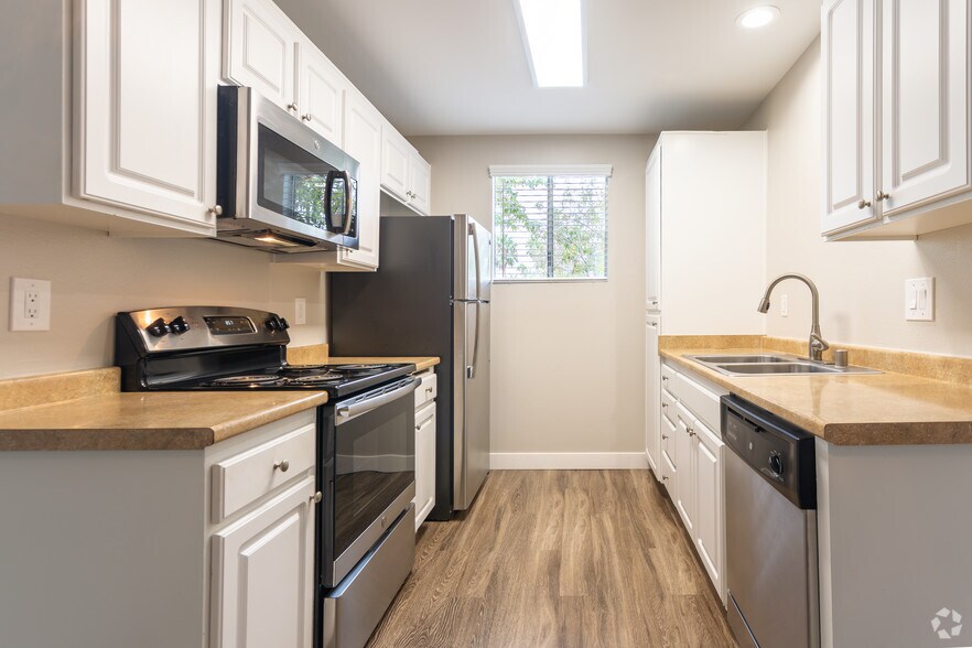 Lincoln Heights 601 W Lincoln Ave Escondido CA 92026 Apartment Finder