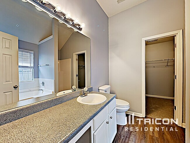 Building Photo - 3480 Cameo Ct