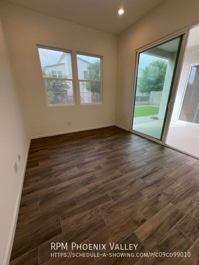 Building Photo - 383 N 157th Ln