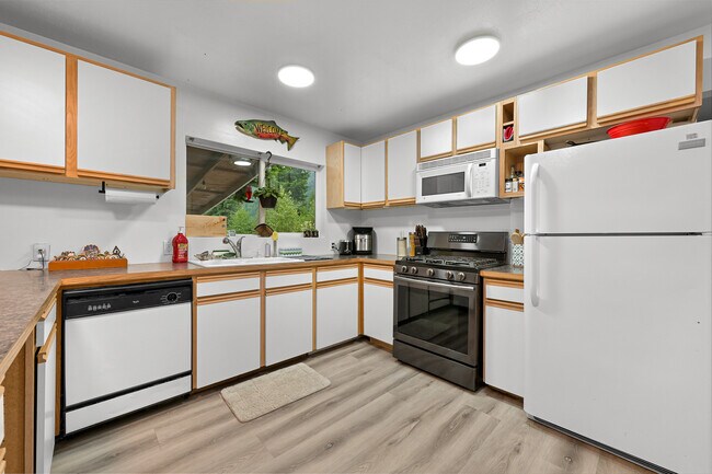 Building Photo - 6258 Bellwood Dr