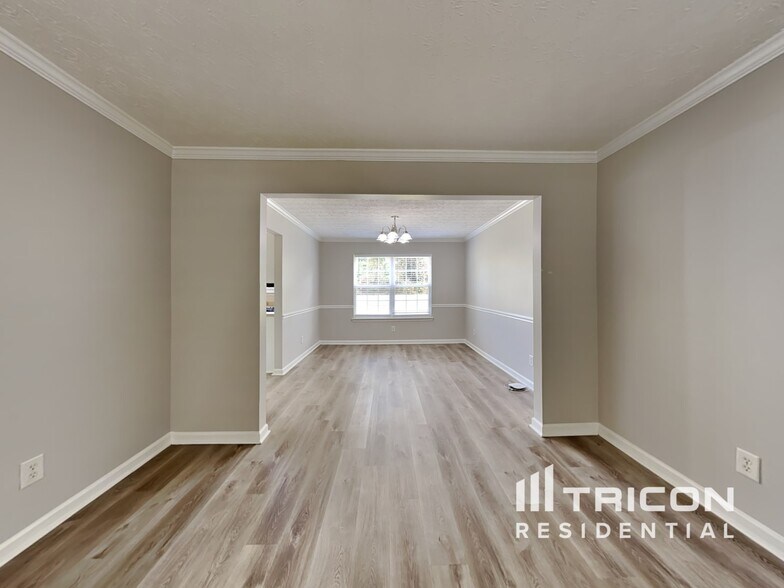 Building Photo - 13 Red Maple Way