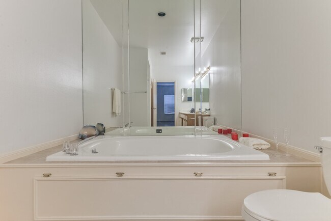 Building Photo - 3126 Holly Hall St