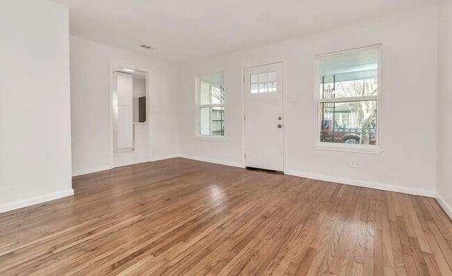 Building Photo - 1202 Common Park Dr