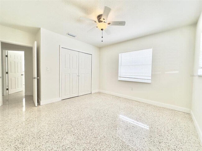 Building Photo - 10237 Tarpon Dr