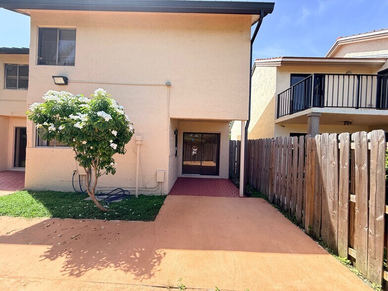 Building Photo - 9645 SW 148th Pl