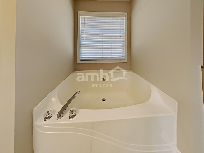 Building Photo - 6638 Shady Ridge Ln