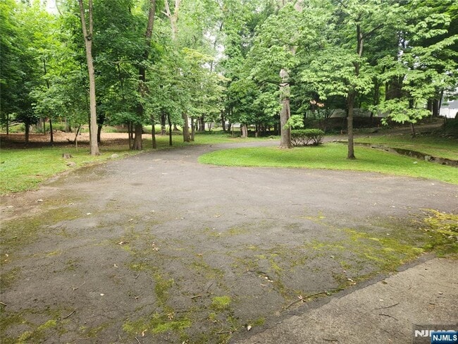 Building Photo - 276 Franklin Turnpike