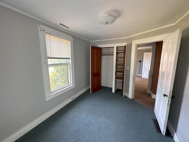 Building Photo - 260 Notch Hill Rd