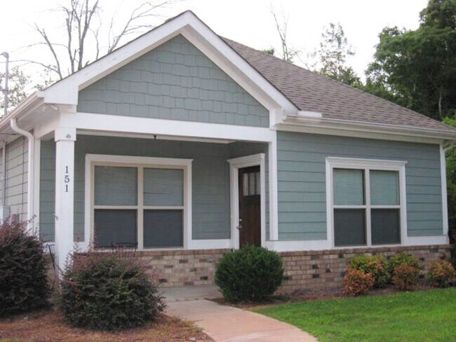 Primary Photo - Two Bedroom Near Downtown Available!