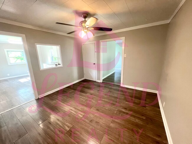 Building Photo - Spacious 3-Bedroom Home for Rent in Riverv...