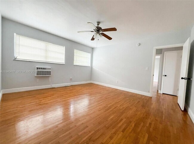 Building Photo - 1316 NE 105th St