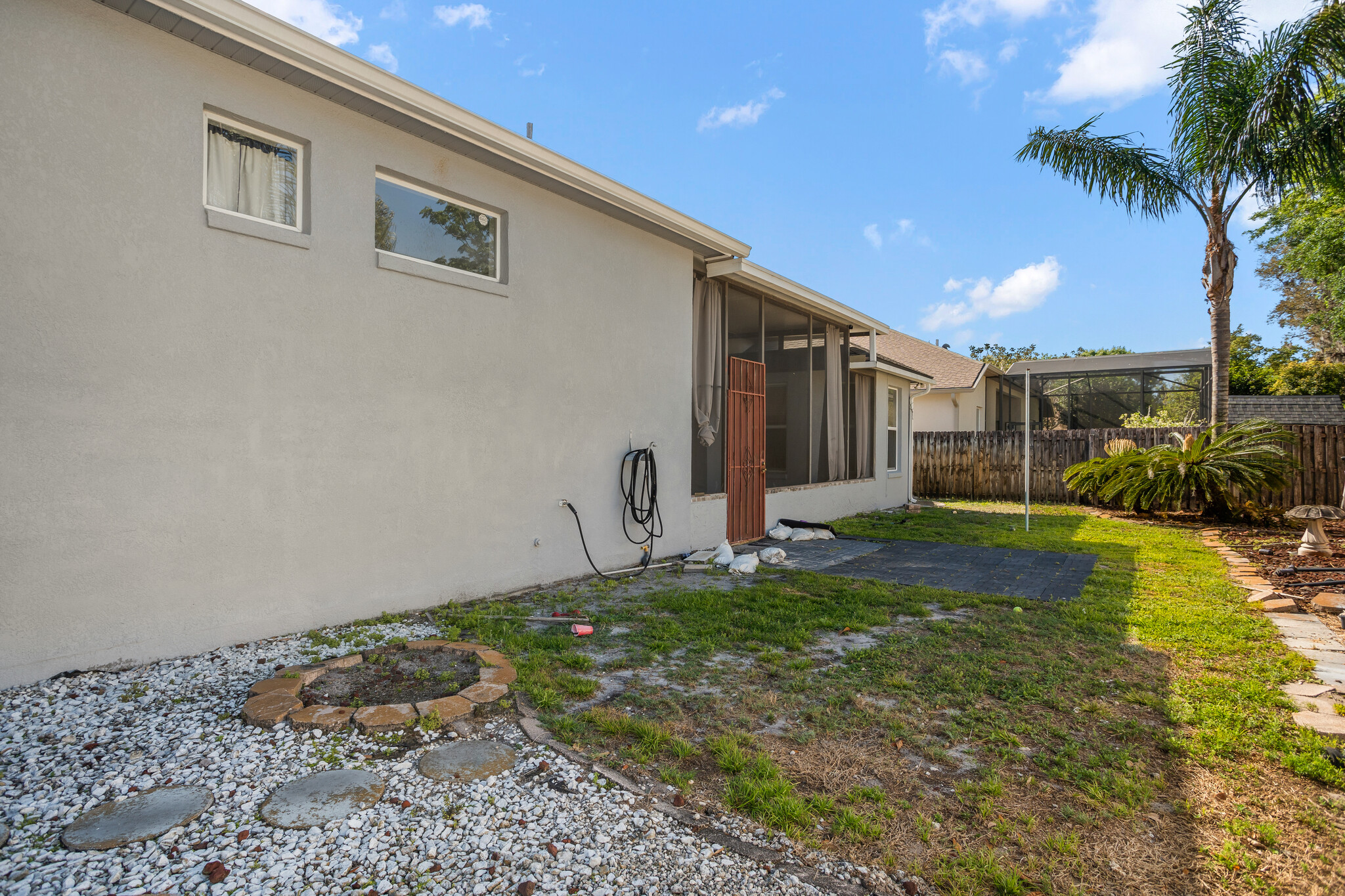 Building Photo - 2810 University Acres Dr