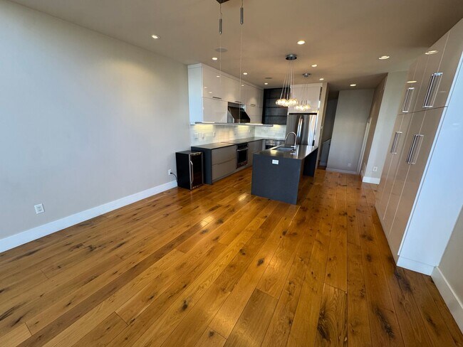 Building Photo - Perfect Sloan Lake Home with all the features and great views