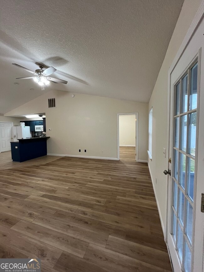 Building Photo - 207 Royal Palms Ave