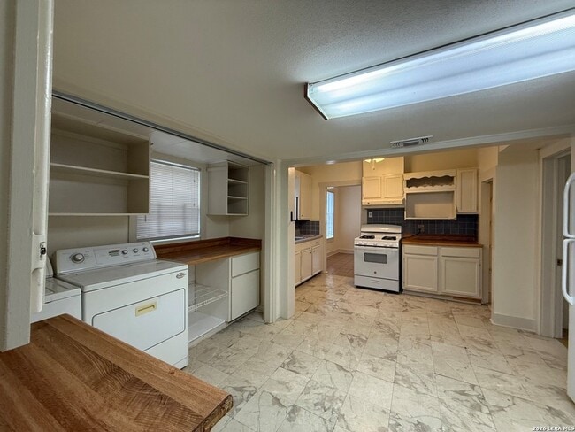 Building Photo - 901 Ripley Ave