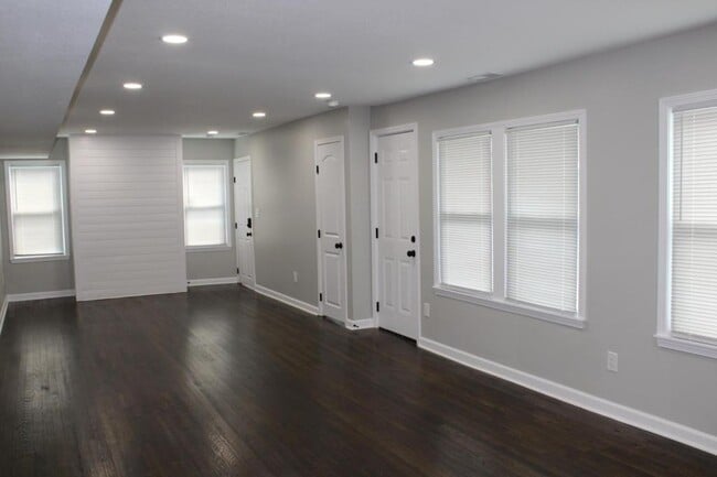 Building Photo - 5025 Lydia Ave