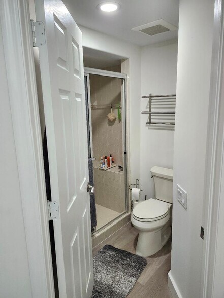 Master Bath - 13020 Amberley Ct