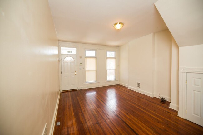 Building Photo - Charles Village 3bd/1.5ba Rowhome w/ W/D & A/C! --Available 8/14
