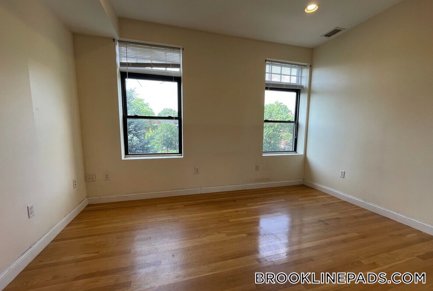 Building Photo - 1801 Beacon St