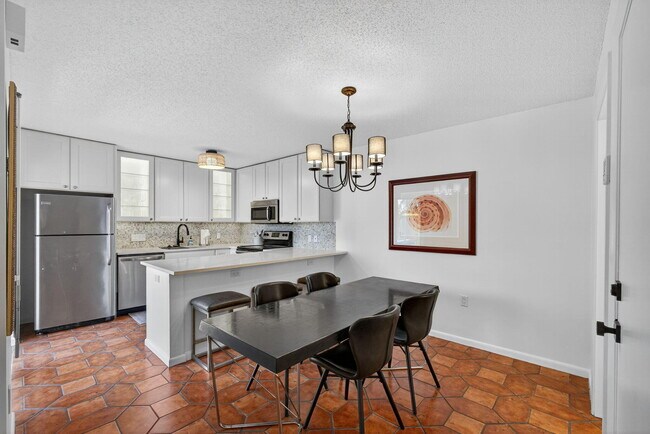 Building Photo - 1700 Embassy Dr