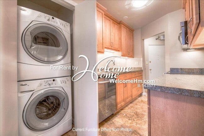 Building Photo - Furnished Park Tower Condo with views of t...