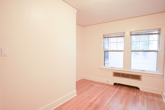 Building Photo - 1931 West Hills Two Bedroom Townhouse Available Now!