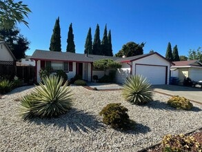 Building Photo - $3,590 - Charming 3-Bedroom Home in Quiet ...