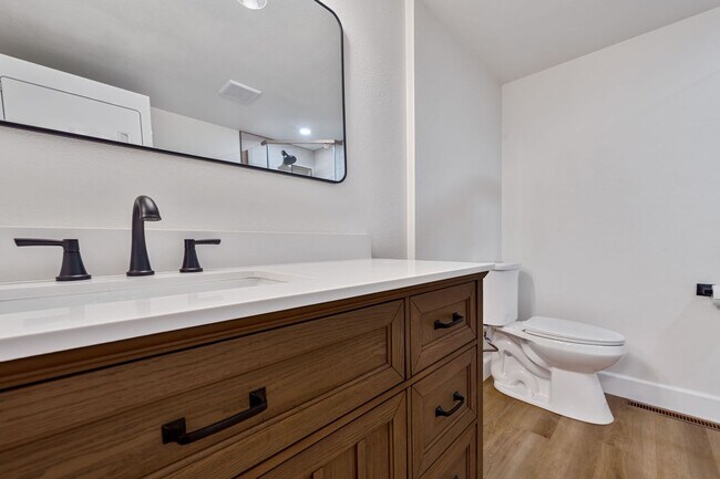 Building Photo - Renovated 2 Bedroom Condo Located on the F...
