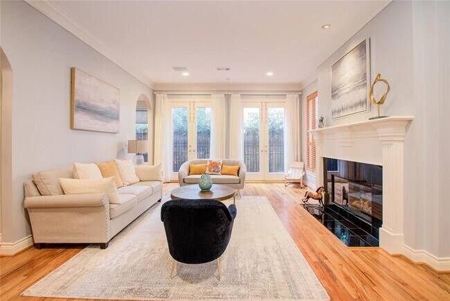 Building Photo - 1812 Staffordshire Crescent