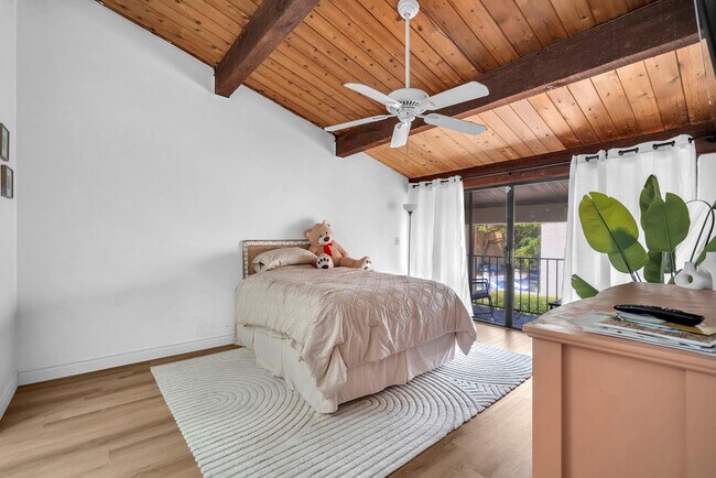Building Photo - 740 E Coco Plum Cir