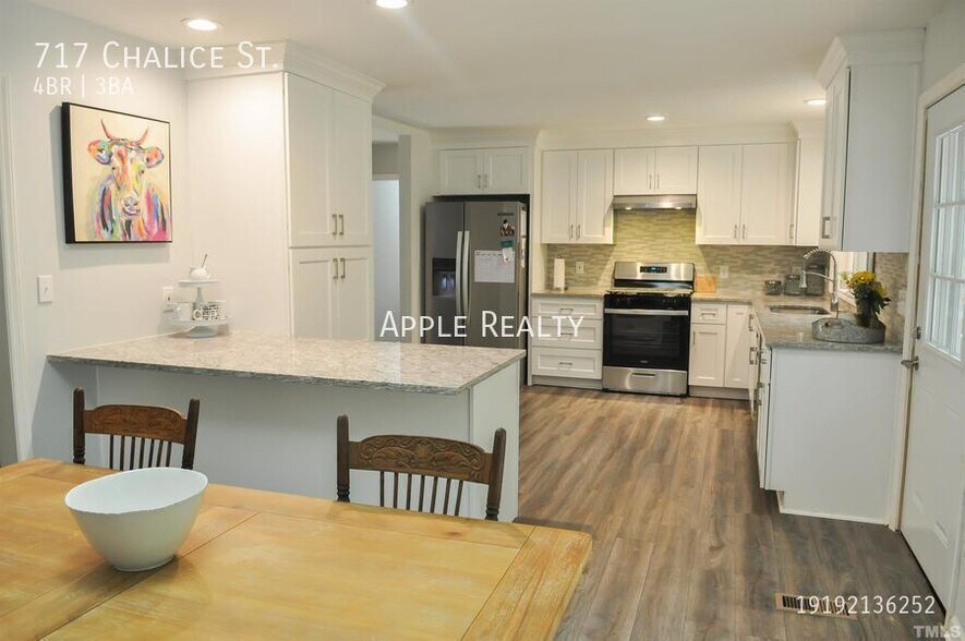 Building Photo - 717 Chalice St