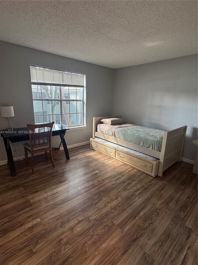 Building Photo - 1165 Crystal Way