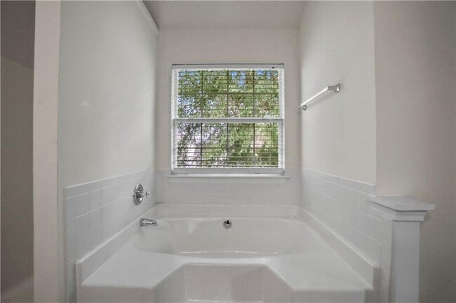 Building Photo - 2224 Eagles Nest Cir