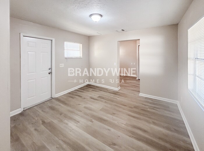 Building Photo - 1608 Robin Ln