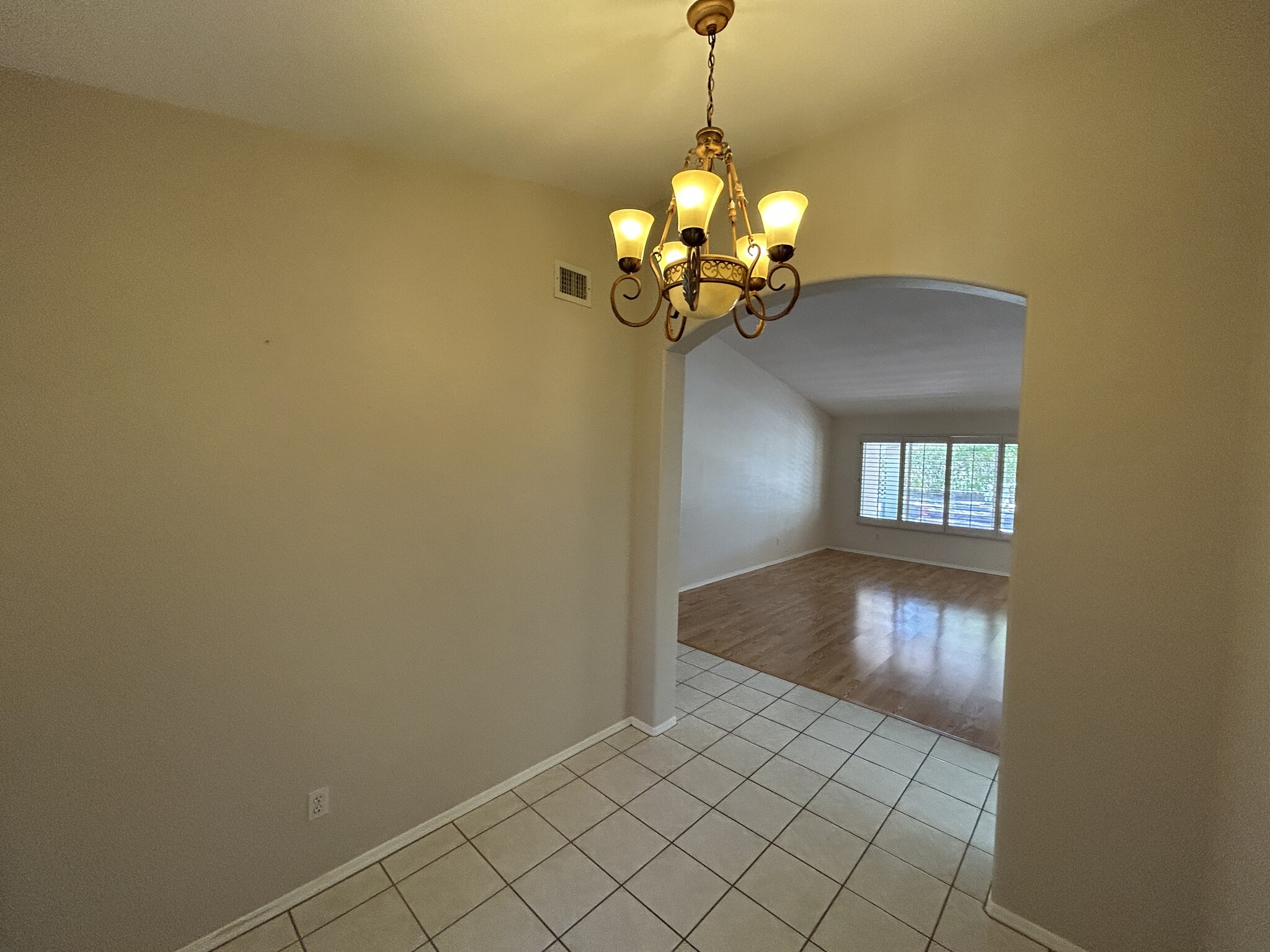 Building Photo - 7709 W Wahalla Ln