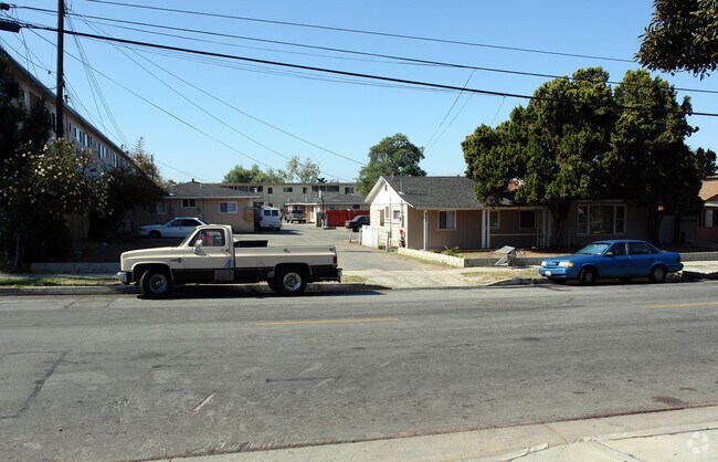 Primary Photo - 3734-3740 W 102nd St
