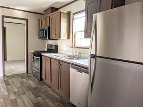 Building Photo - 300 Forrest Ave