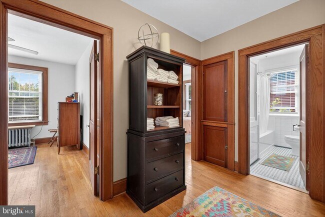 Building Photo - 420 W Cork St