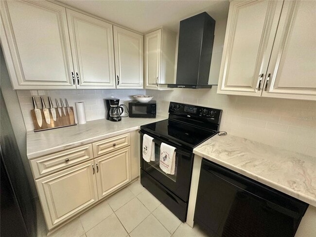 Building Photo - 6035 Sea Ranch Dr